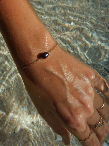 Bracelet Hitam - House of Marlow