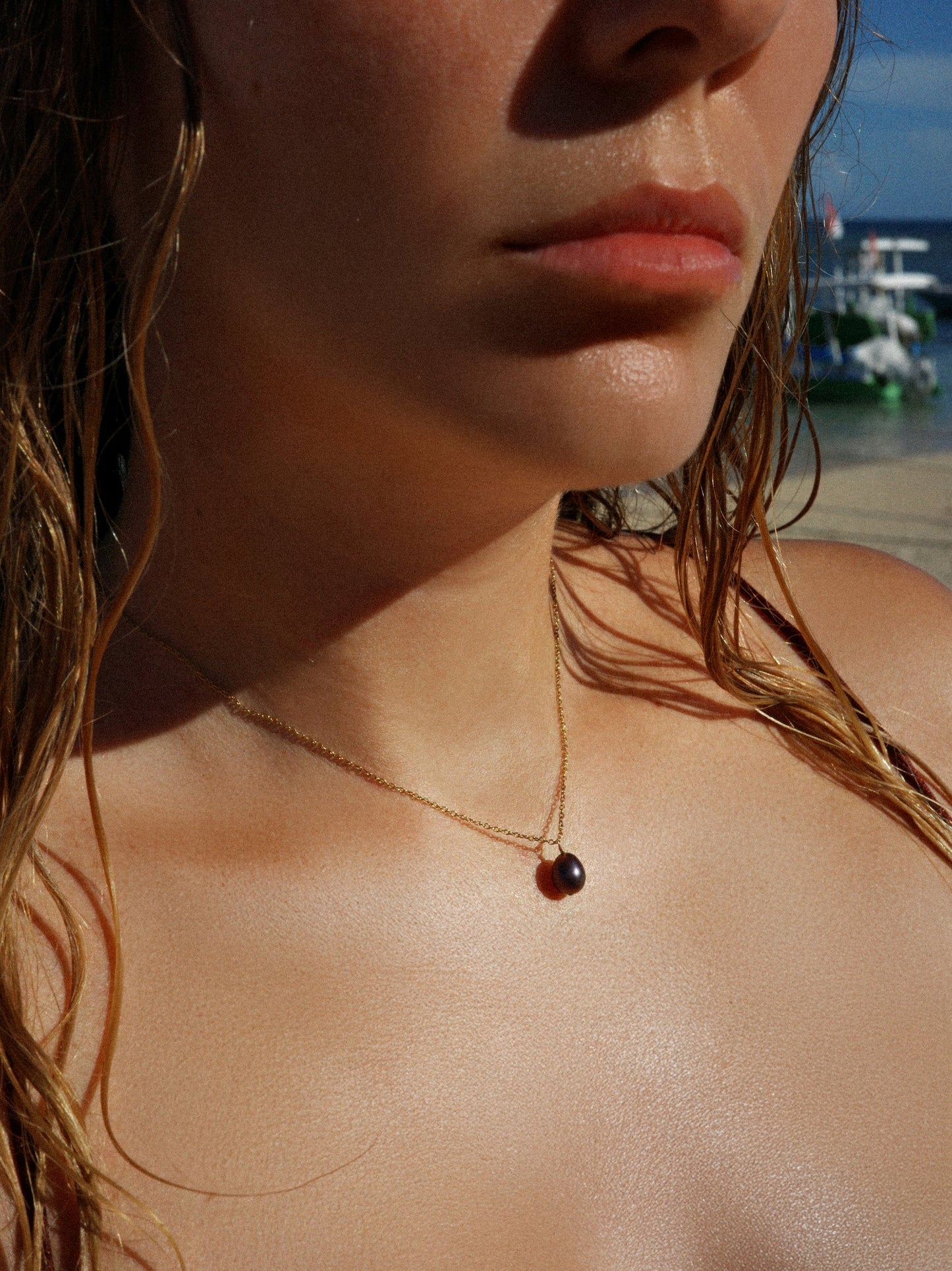 Collier Hitam - House of Marlow