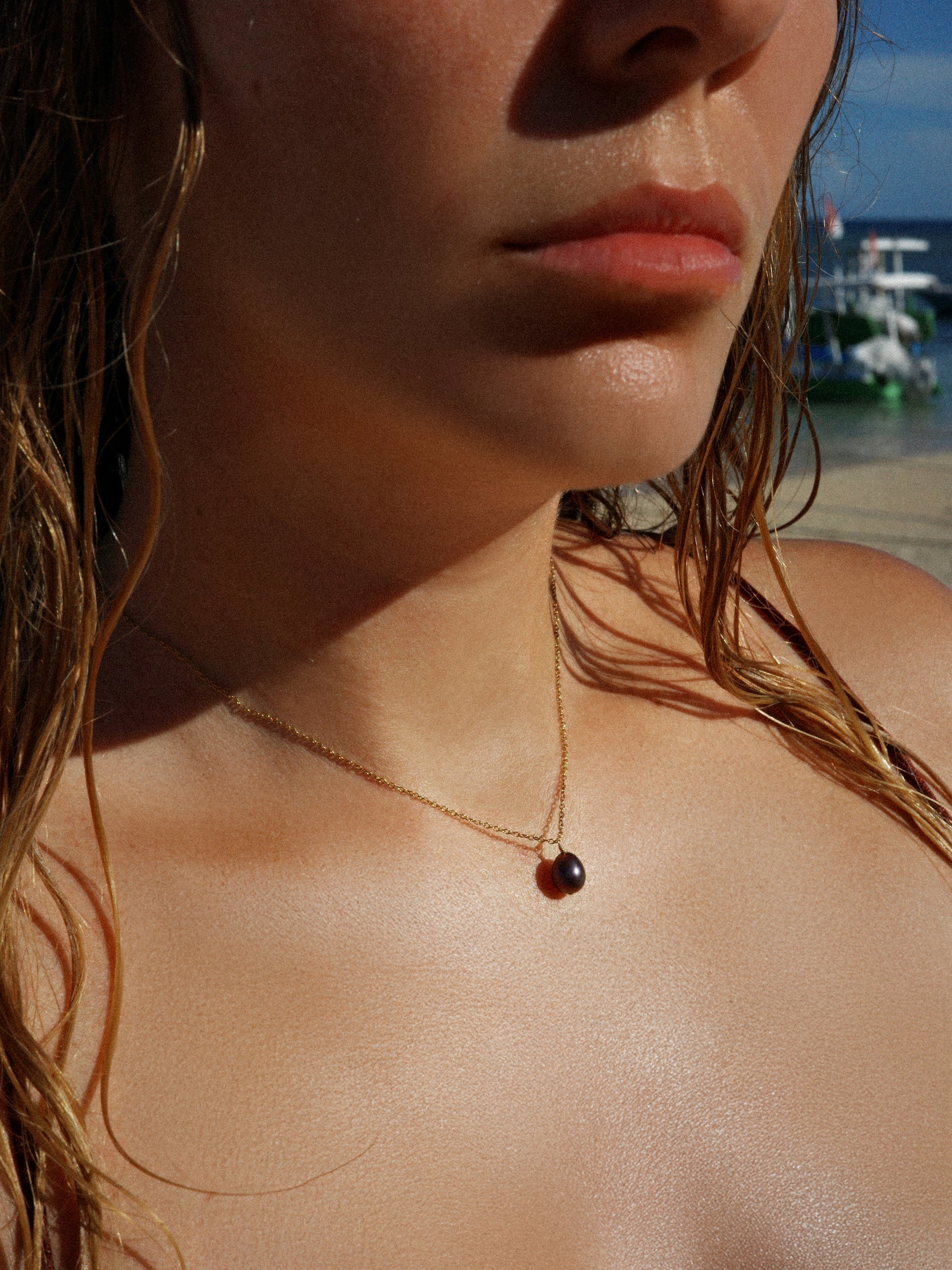 Collier Hitam - House of Marlow